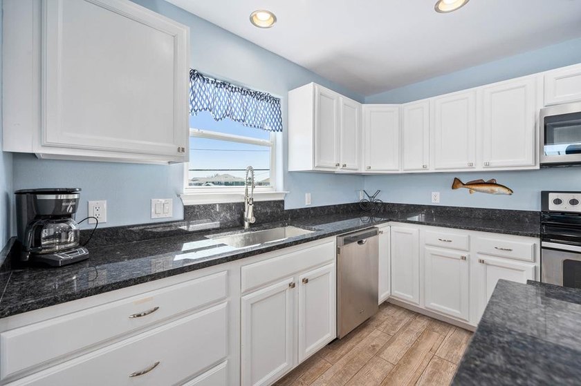 Find your slice of paradise in this gorgeous 5-bedroom - photo 13