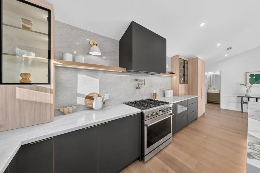 Nestled in one of Cambrian's most desirable neighborhoods, this - photo 15