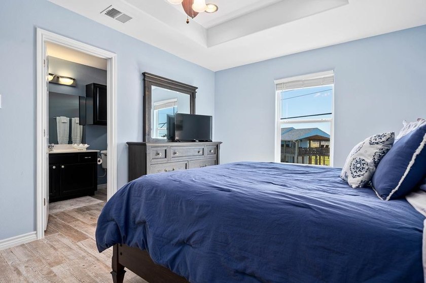 Find your slice of paradise in this gorgeous 5-bedroom - photo 18