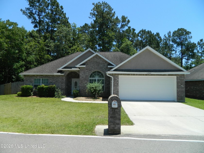 Nice ranch home, 3 bedroom, 2 bath, split bedroom plan, all - photo 4