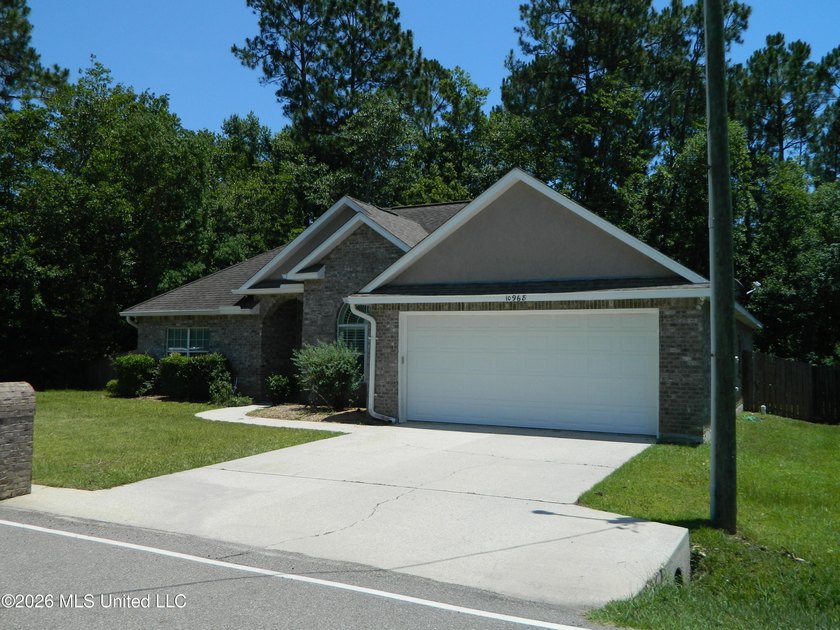 Nice ranch home, 3 bedroom, 2 bath, split bedroom plan, all - photo 5