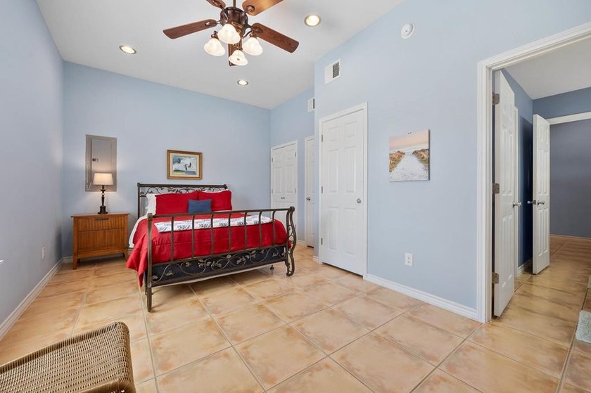Find your slice of paradise in this gorgeous 5-bedroom - photo 26