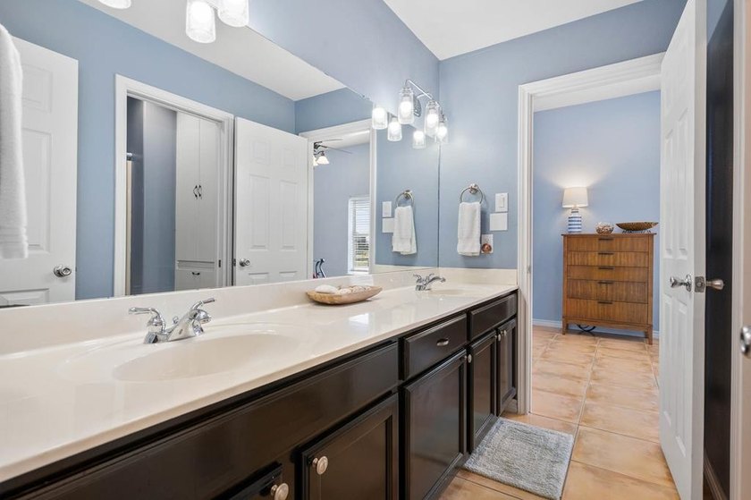 Find your slice of paradise in this gorgeous 5-bedroom - photo 27