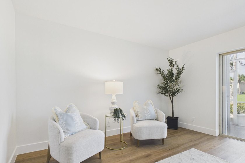 Nestled in the heart of Jupiter, this turnkey CBS townhouse has - photo 7
