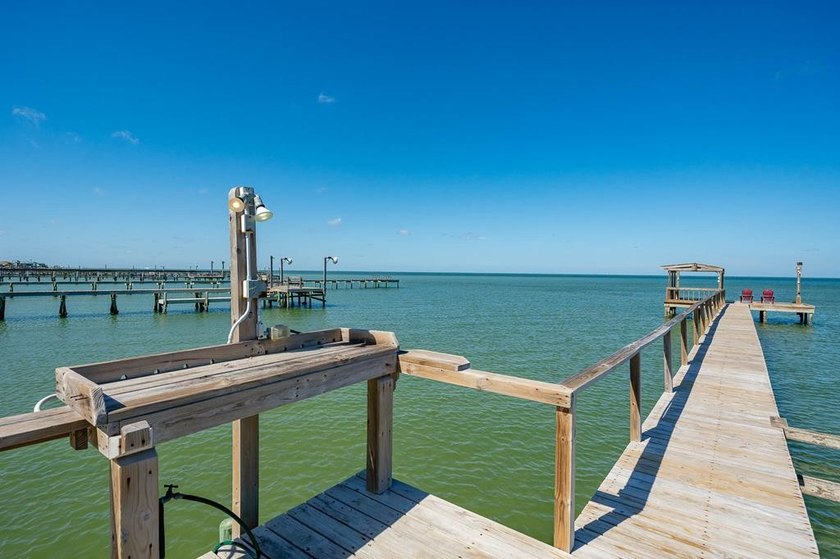 Find your slice of paradise in this gorgeous 5-bedroom - photo 32
