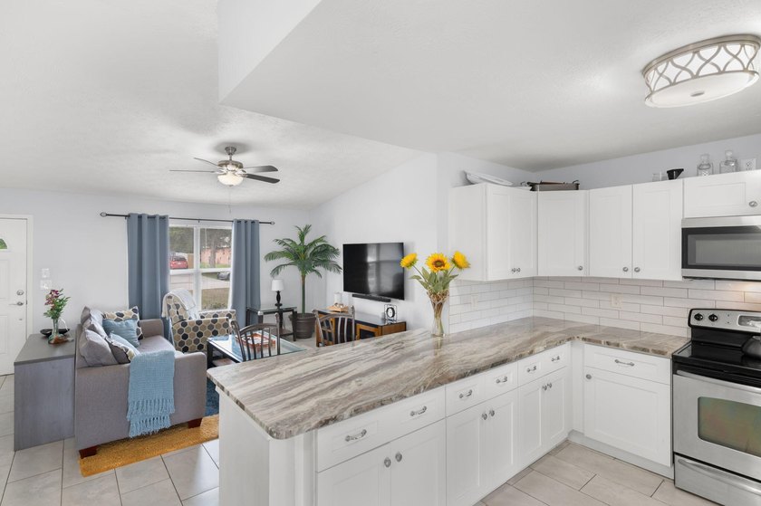 Welcome home to this beautifully updated 3-bedroom, 2-bathroom - photo 5