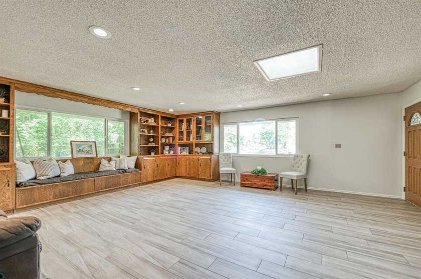 Welcome to 683 W. Browning Ave, nestled in the highly desirable - photo 8