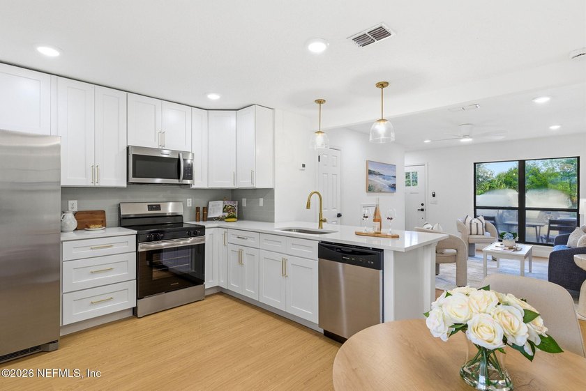 Looking for coastal living in Neptune Beach under $310K? This - photo 14