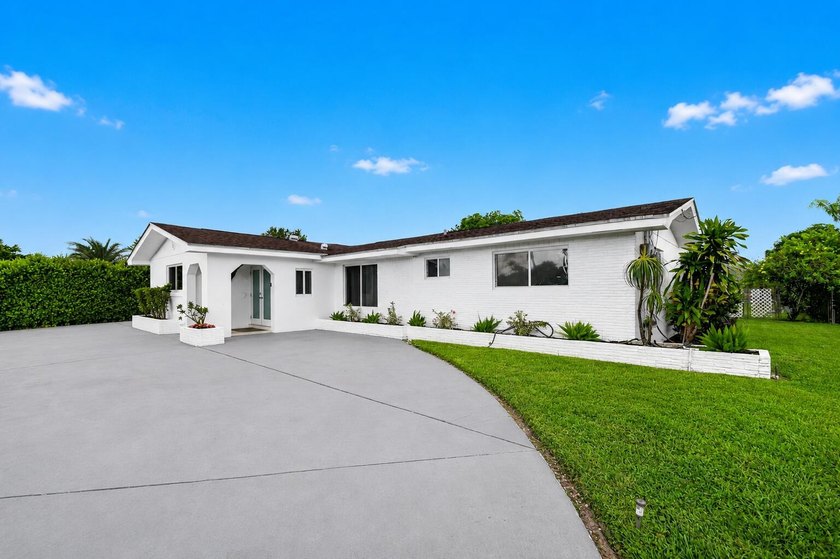 Nestled in the desirable community of Lake Clarke Shores, this - photo 2