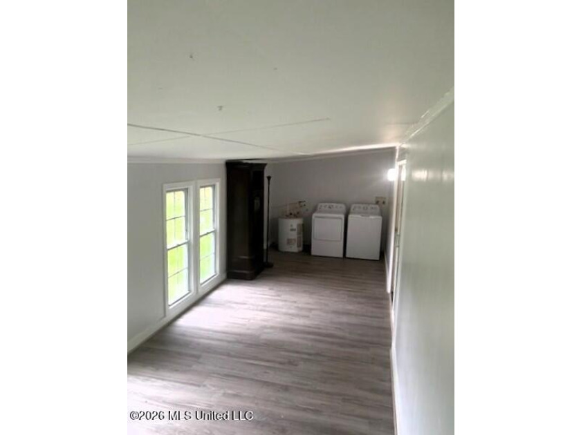 Modest home with new luxury vinyl plank flooring comes with - photo 6