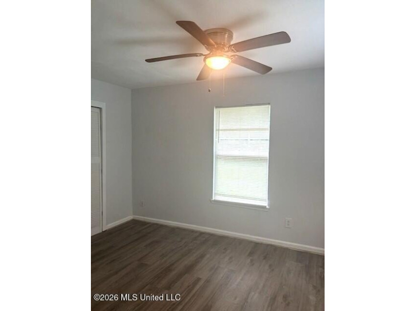Modest home with new luxury vinyl plank flooring comes with - photo 7