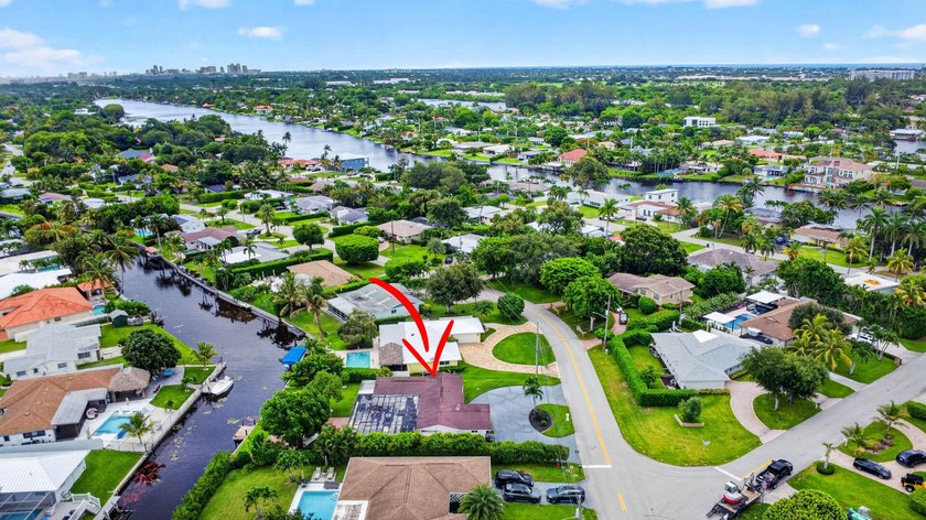 Nestled in the desirable community of Lake Clarke Shores, this - photo 8