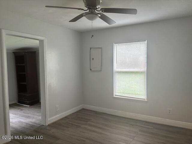 Modest home with new luxury vinyl plank flooring comes with - photo 10