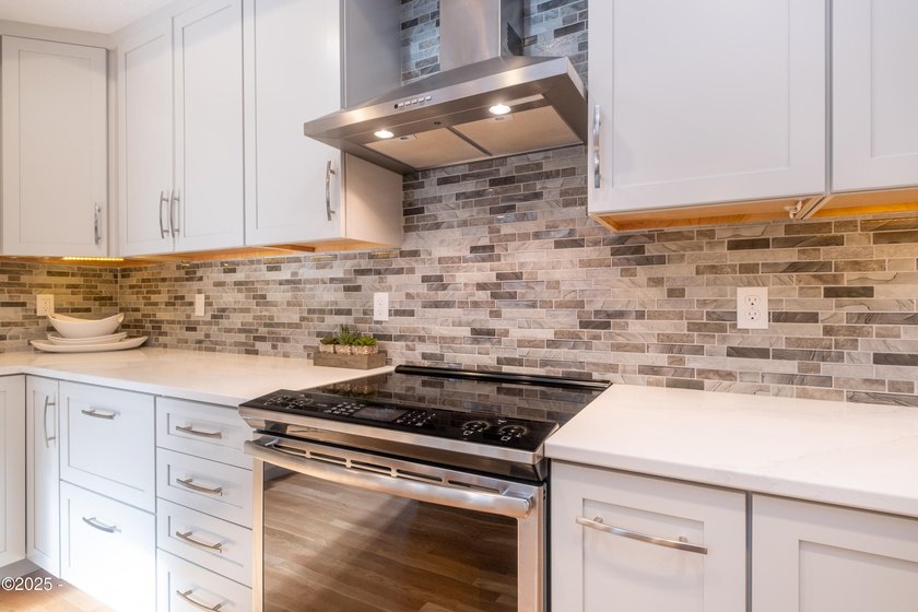 Ocean peaks and priced to sell at $749,900 for this Luxury - photo 12