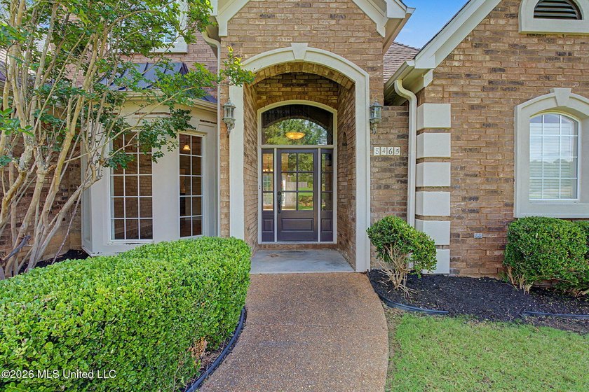 Over 4,200 square feet, 2 bedrooms downstairs, walk-in closets - photo 8