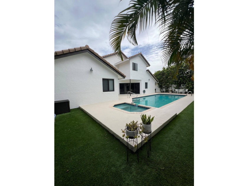 Stunning, renovated two-story estate home located in East Boca's - photo 2