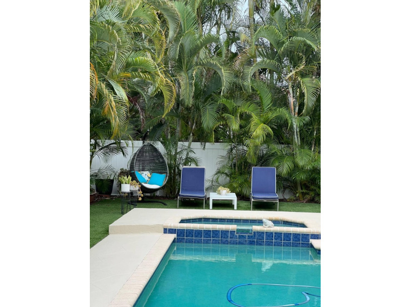 Stunning, renovated two-story estate home located in East Boca's - photo 4