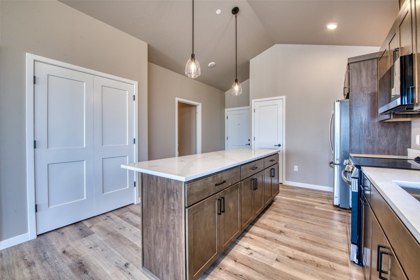 Experience the ease of condominium living in the Bitterroot - photo 11
