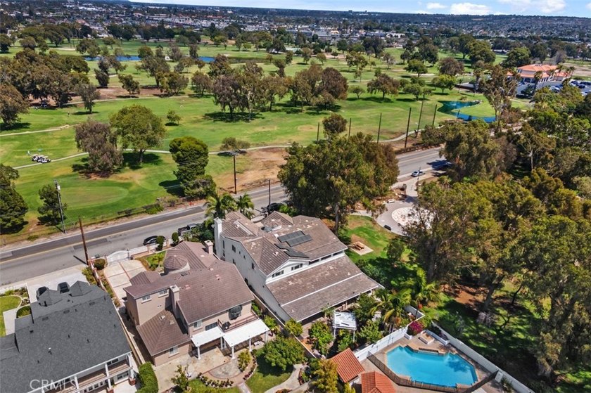 Extraordinary custom estate offering 5,316 sq. ft. of elegant - photo 5