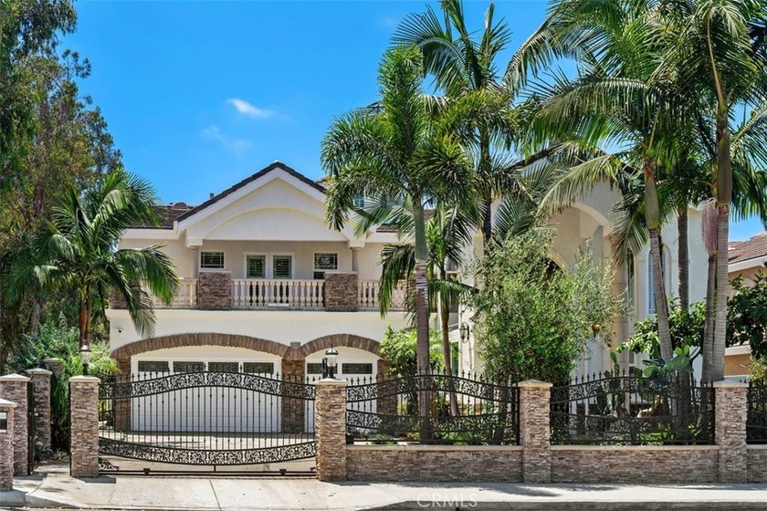 Extraordinary custom estate offering 5,316 sq. ft. of elegant - photo 6