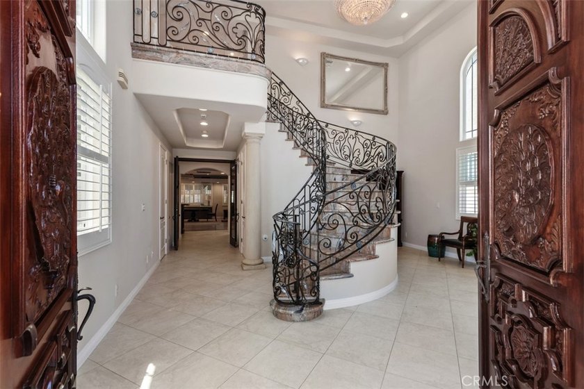 Extraordinary custom estate offering 5,316 sq. ft. of elegant - photo 9