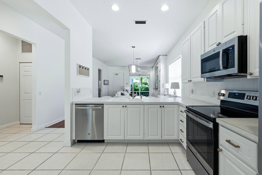 Welcome to New Haven at Abacoa, where timeless charm meets - photo 10