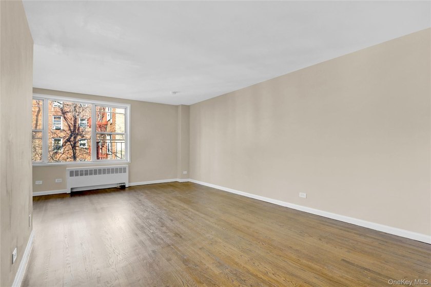 Move right in to this renovated Co-op w/ new kitchen, new - photo 5