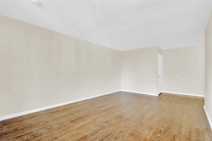 Move right in to this renovated Co-op w/ new kitchen, new - photo 10