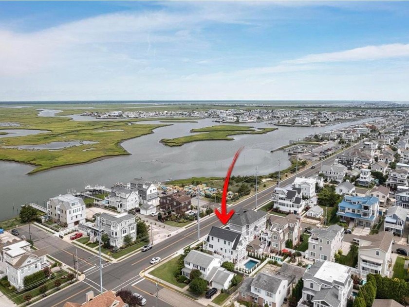 Bay and sunset views!! One of Avalon best opportunities next to - photo 2