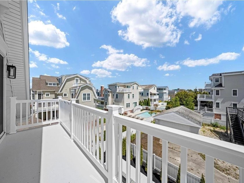 Bay and sunset views!! One of Avalon best opportunities next to - photo 4