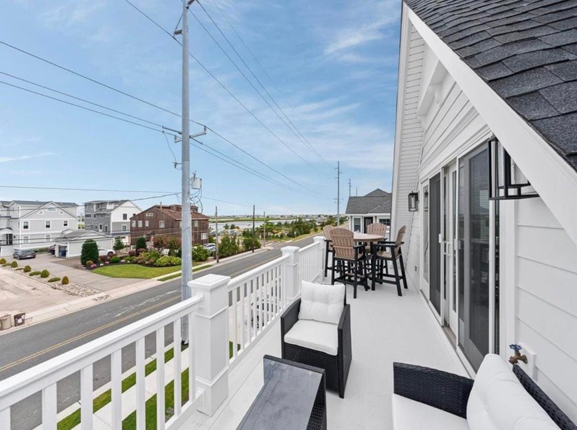 Bay and sunset views!! One of Avalon best opportunities next to - photo 5