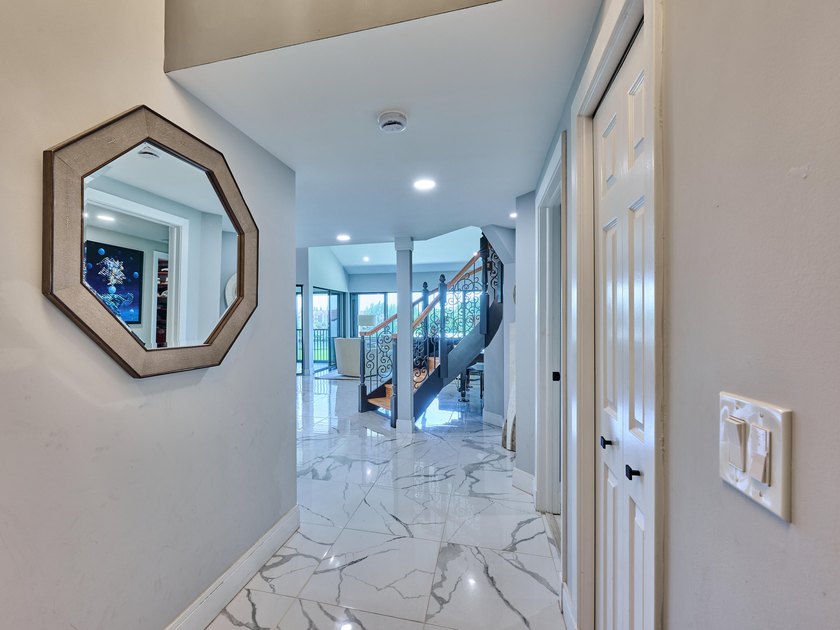 Luxurious Move-in Ready, Fully Updated Waterfront Condo in - photo 6