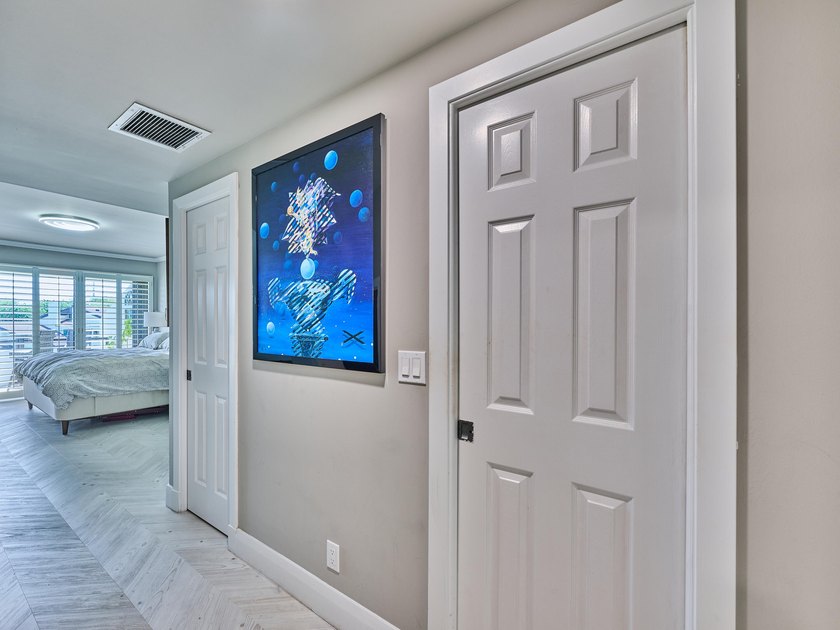 Luxurious Move-in Ready, Fully Updated Waterfront Condo in - photo 8