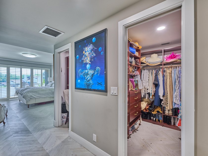 Luxurious Move-in Ready, Fully Updated Waterfront Condo in - photo 9