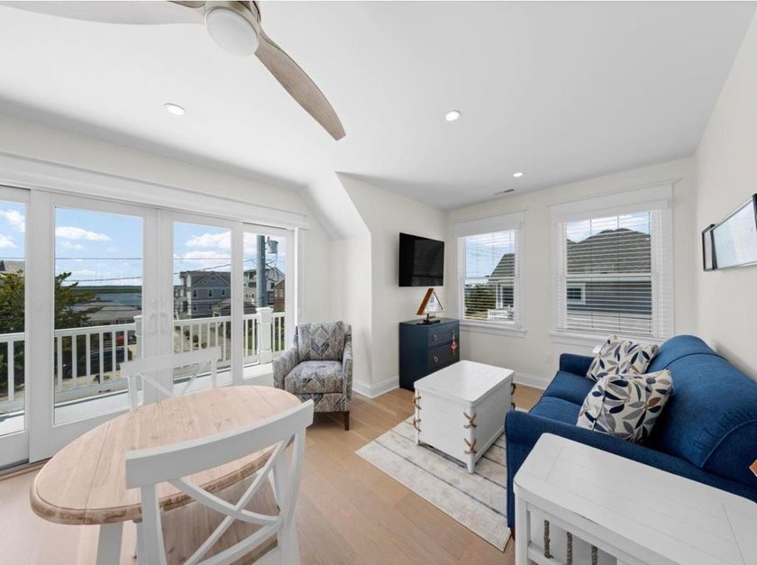 Bay and sunset views!! One of Avalon best opportunities next to - photo 10