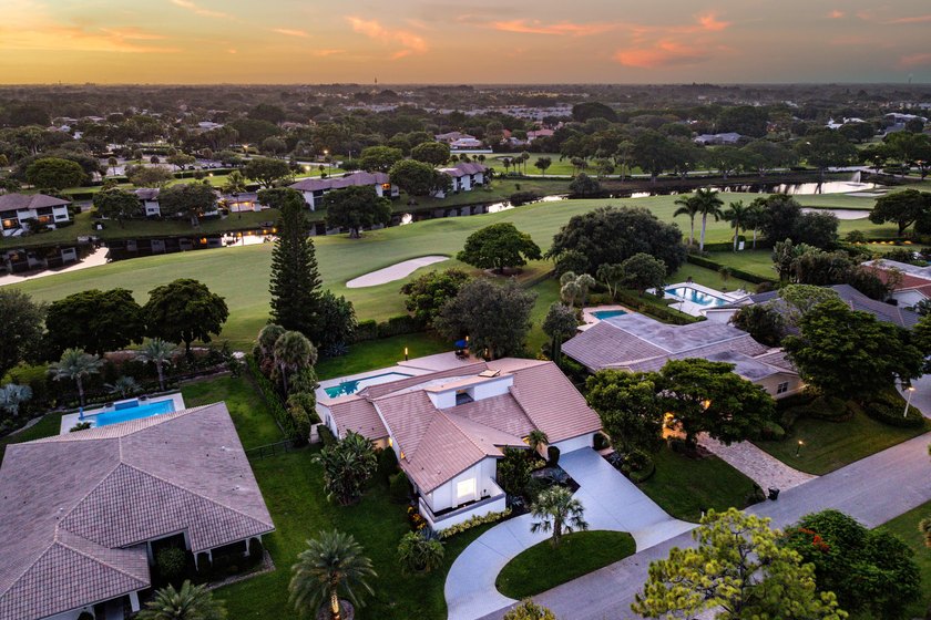 Located in the prestigious Seagate Country Club, this - photo 2