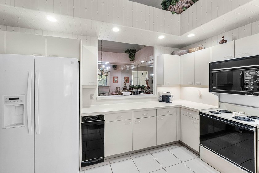 Enjoy the Polo Club lifestyle in this spacious second floor - photo 3