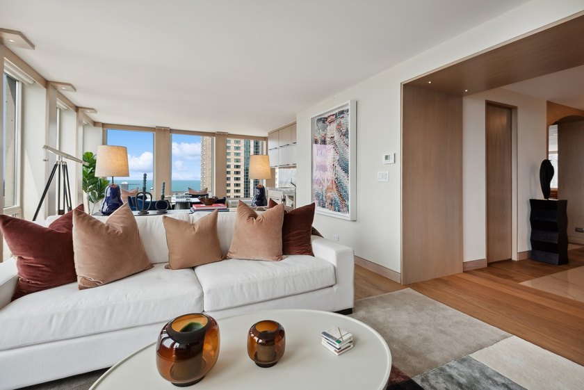 Absolutely STUNNING, penthouse level furnished condo that l will - photo 31