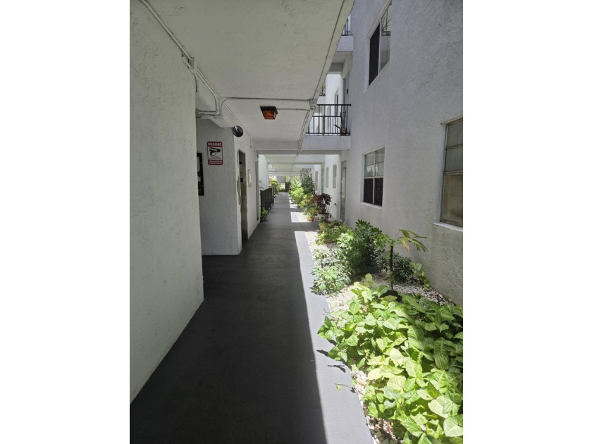PRICE, LOCATION &amp; STYLE! Beautifully updated 55+ 1/1 condo - photo 2