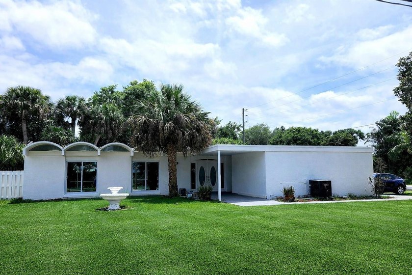 Welcome to this charming single-story residence in Orange - photo 3