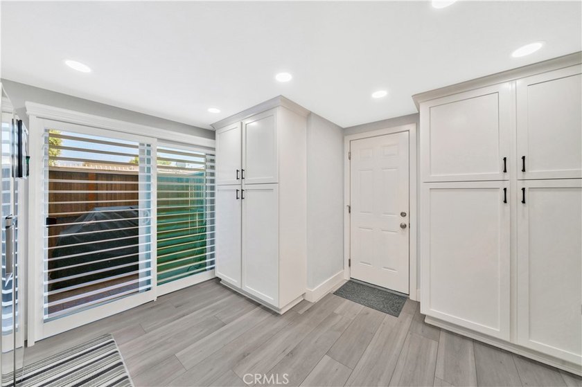 Fully remodeled 3 bedroom with attached large office/bedroom off - photo 4