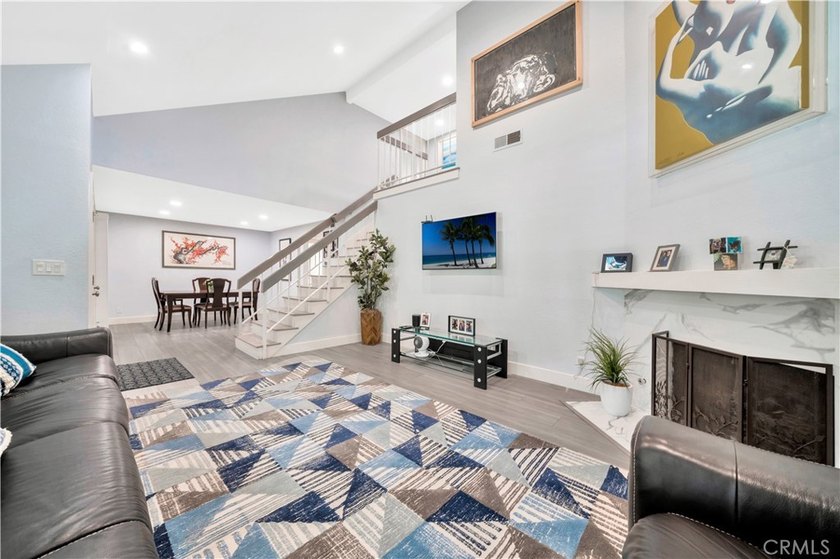Fully remodeled 3 bedroom with attached large office/bedroom off - photo 5