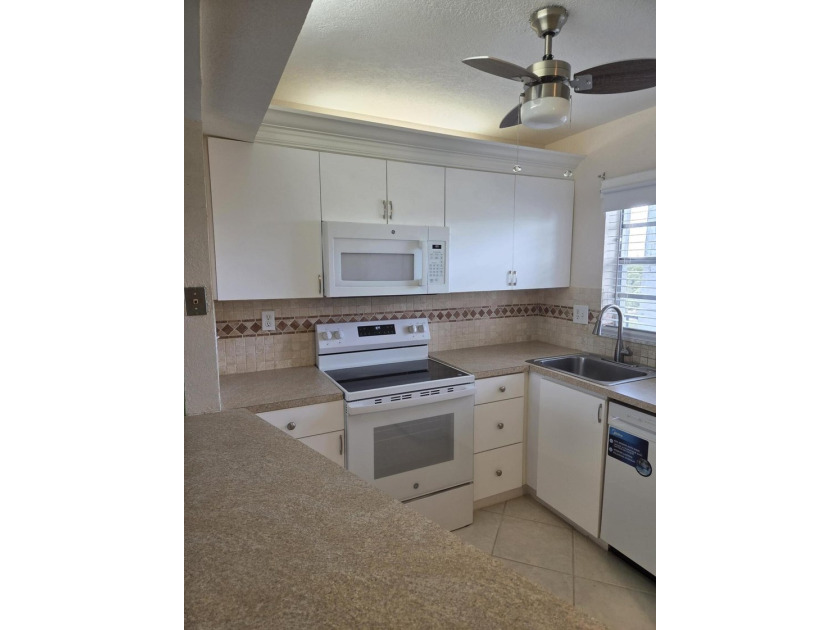 PRICE, LOCATION &amp; STYLE! Beautifully updated 55+ 1/1 condo - photo 6