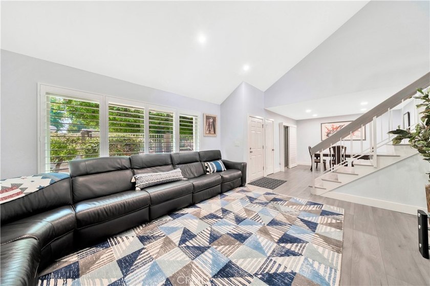 Fully remodeled 3 bedroom with attached large office/bedroom off - photo 7