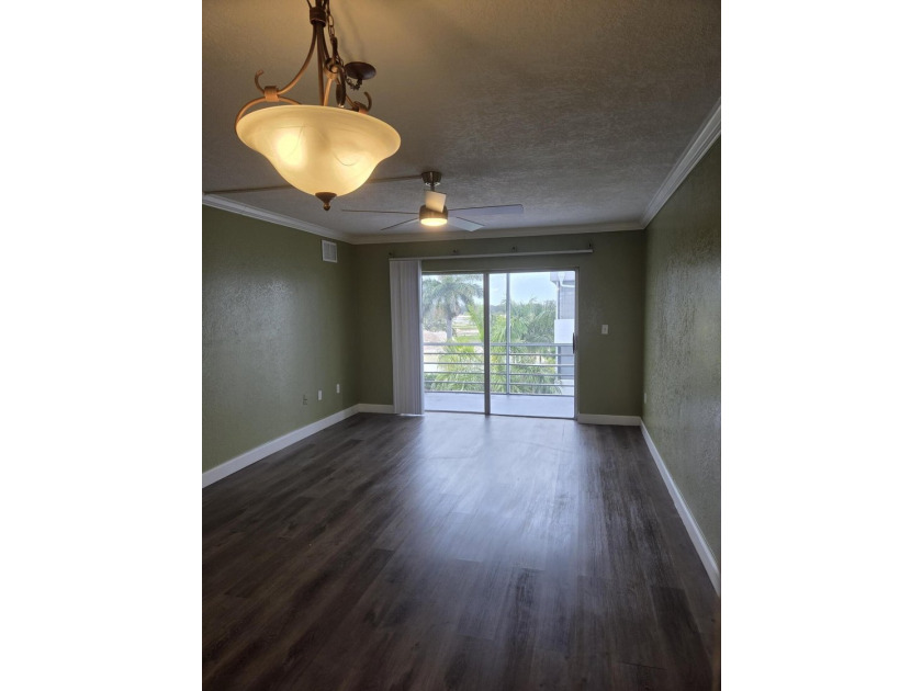 PRICE, LOCATION &amp; STYLE! Beautifully updated 55+ 1/1 condo - photo 7