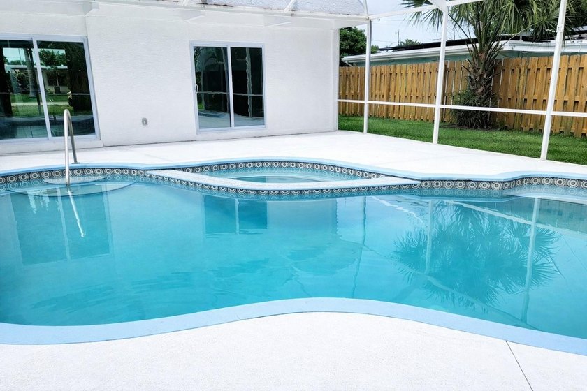 Welcome to this charming single-story residence in Orange - photo 7