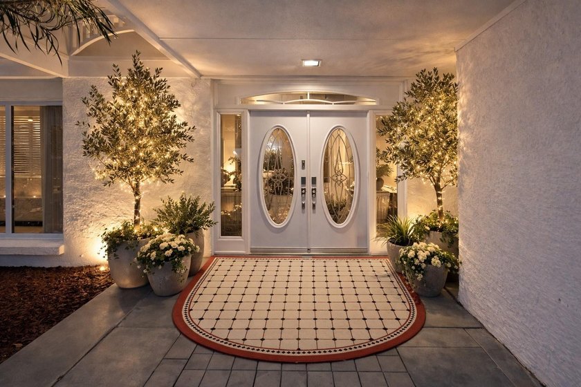 Welcome to this charming single-story residence in Orange - photo 9