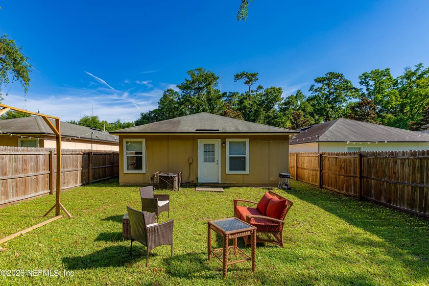 Welcome to this charming 4-bedroom, 2-bathroom home offering - photo 5