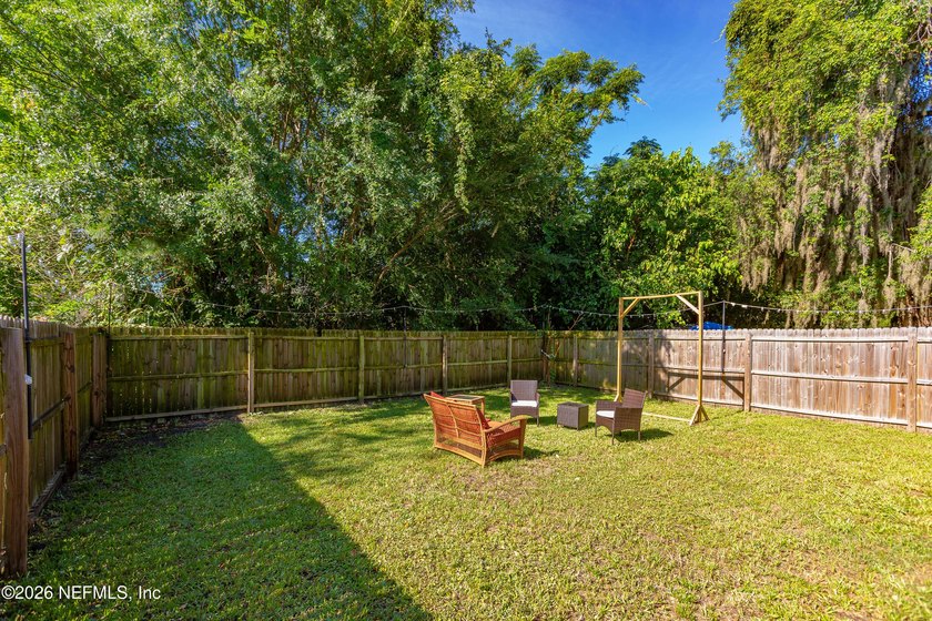 Welcome to this charming 4-bedroom, 2-bathroom home offering - photo 6