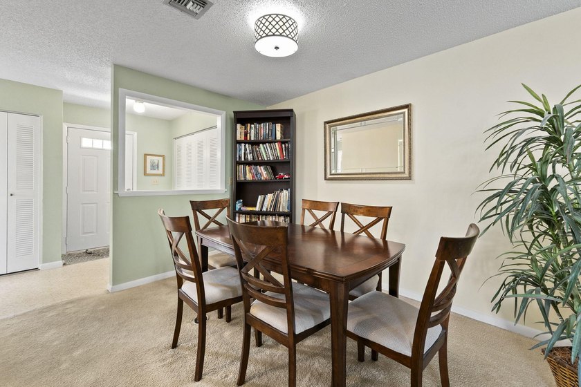 Beautiful second floor end unit located in the guard gated High - photo 5